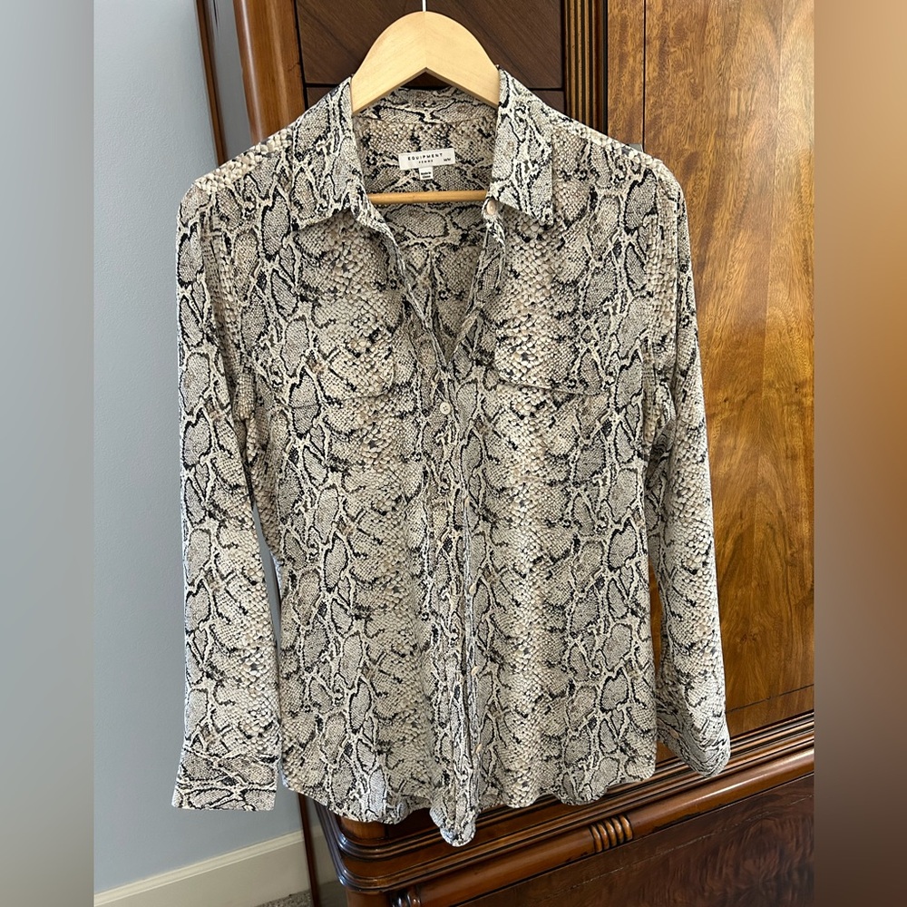 EQUIPMENT FEMME 100% Silk Slim Signature Snake-print Blouse M $295